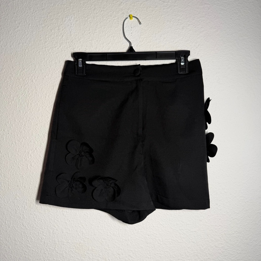 Milk & Honey Shorts Womens Small Black Stretch Floral Applique Casual Flat Front